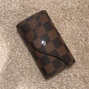 NWOT Damier Ebene Style Key Wallet